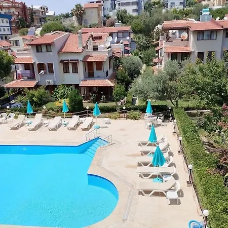 Olimpik Yuzme Havuzlu Luks Triplex * كوشاداسيه